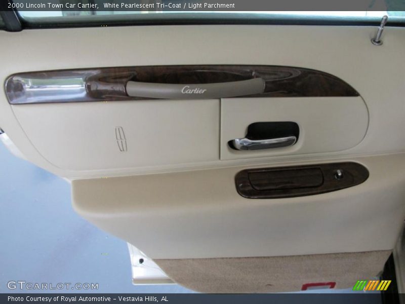 White Pearlescent Tri-Coat / Light Parchment 2000 Lincoln Town Car Cartier