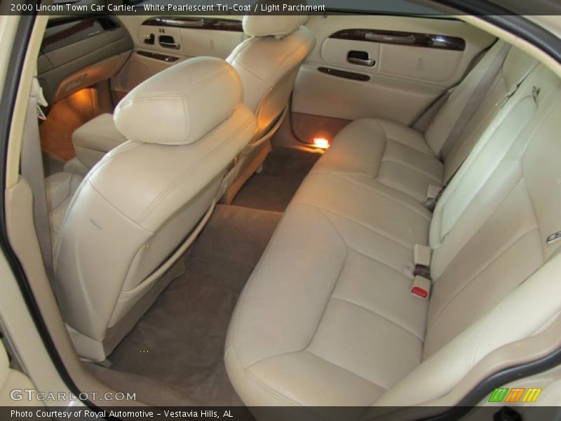 White Pearlescent Tri-Coat / Light Parchment 2000 Lincoln Town Car Cartier