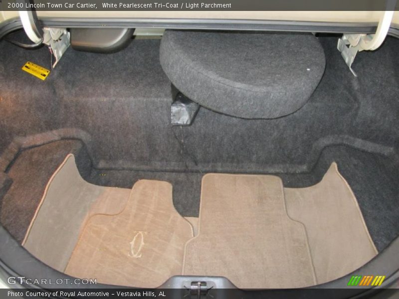 White Pearlescent Tri-Coat / Light Parchment 2000 Lincoln Town Car Cartier
