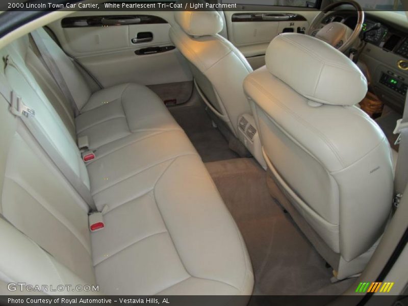 White Pearlescent Tri-Coat / Light Parchment 2000 Lincoln Town Car Cartier