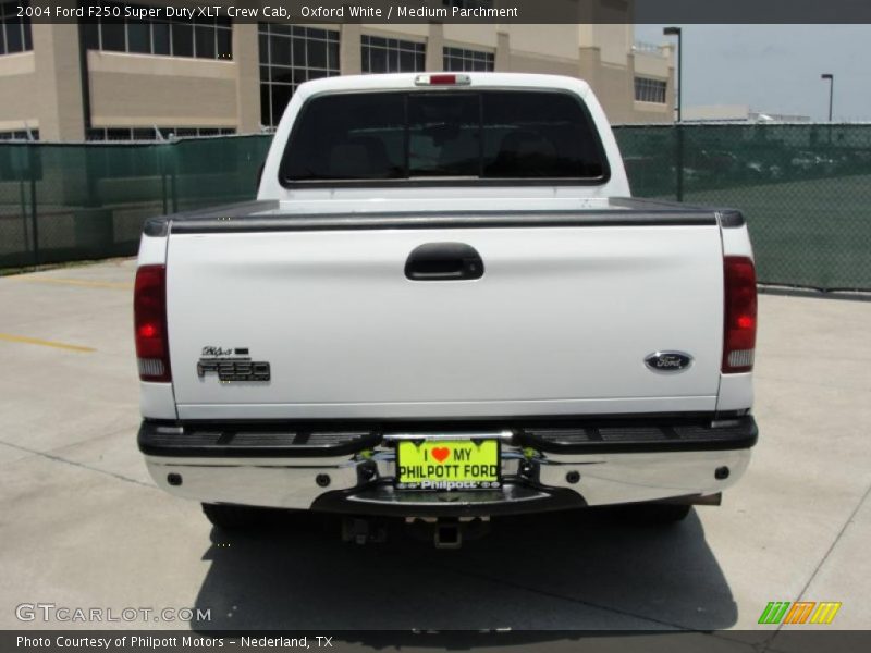 Oxford White / Medium Parchment 2004 Ford F250 Super Duty XLT Crew Cab