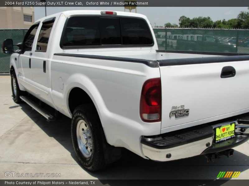 Oxford White / Medium Parchment 2004 Ford F250 Super Duty XLT Crew Cab
