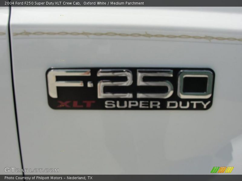 Oxford White / Medium Parchment 2004 Ford F250 Super Duty XLT Crew Cab