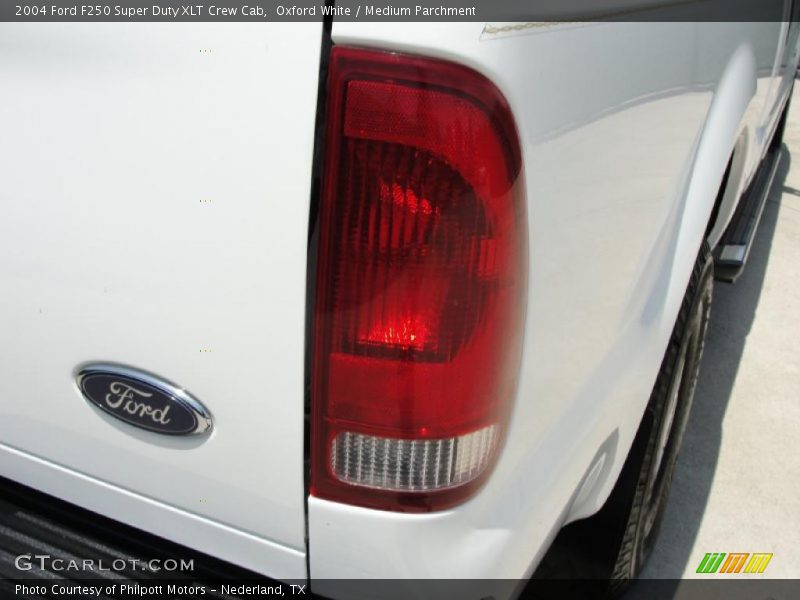 Oxford White / Medium Parchment 2004 Ford F250 Super Duty XLT Crew Cab
