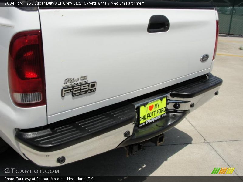 Oxford White / Medium Parchment 2004 Ford F250 Super Duty XLT Crew Cab