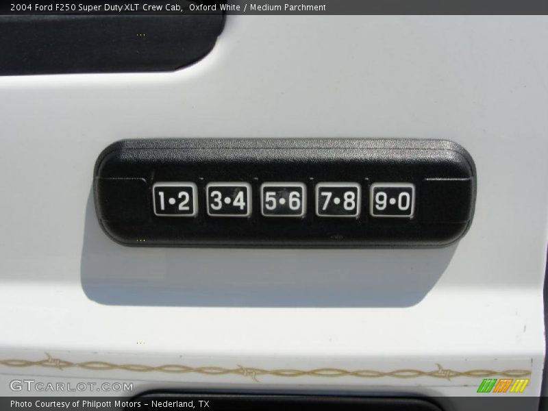 Oxford White / Medium Parchment 2004 Ford F250 Super Duty XLT Crew Cab