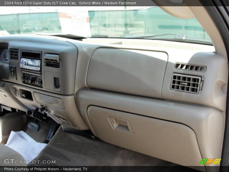 Oxford White / Medium Parchment 2004 Ford F250 Super Duty XLT Crew Cab