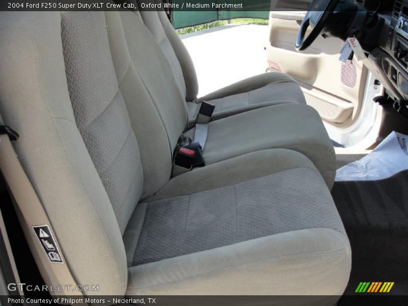 Oxford White / Medium Parchment 2004 Ford F250 Super Duty XLT Crew Cab