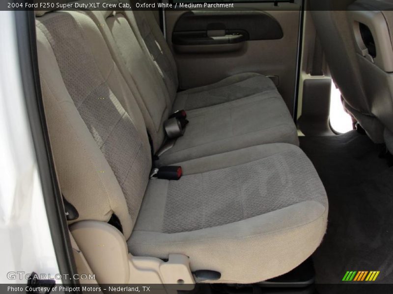 Oxford White / Medium Parchment 2004 Ford F250 Super Duty XLT Crew Cab