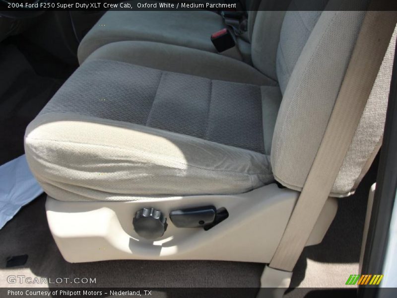 Oxford White / Medium Parchment 2004 Ford F250 Super Duty XLT Crew Cab