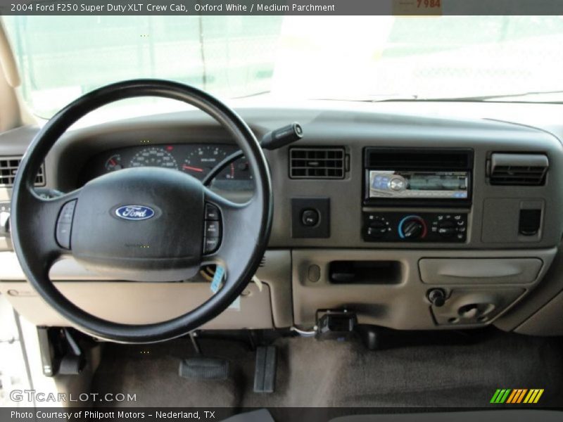 Oxford White / Medium Parchment 2004 Ford F250 Super Duty XLT Crew Cab