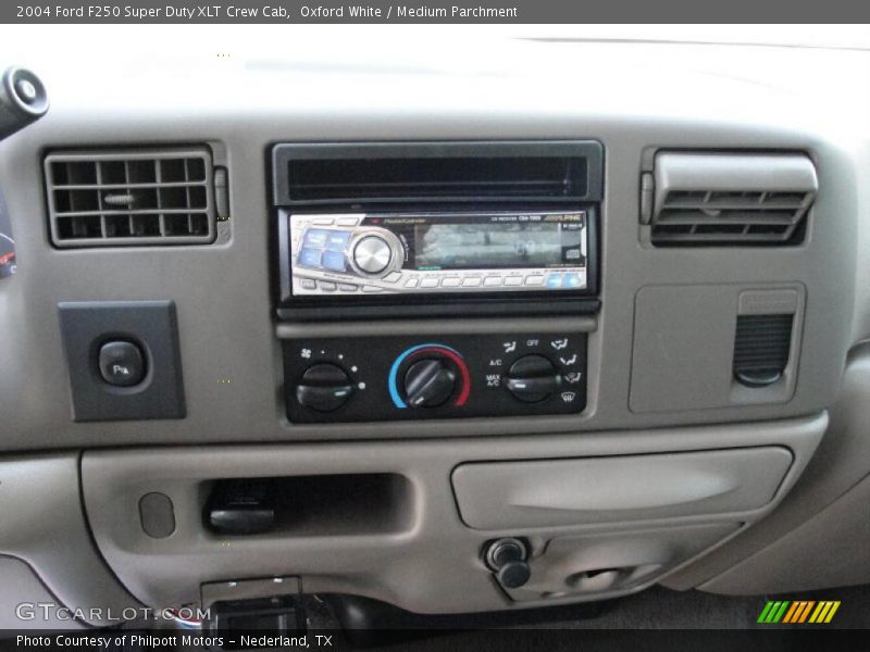 Oxford White / Medium Parchment 2004 Ford F250 Super Duty XLT Crew Cab