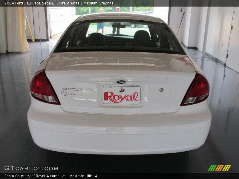 Vibrant White / Medium Graphite 2004 Ford Taurus SE Sedan