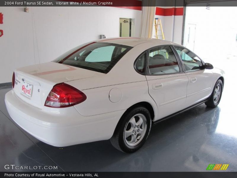 Vibrant White / Medium Graphite 2004 Ford Taurus SE Sedan