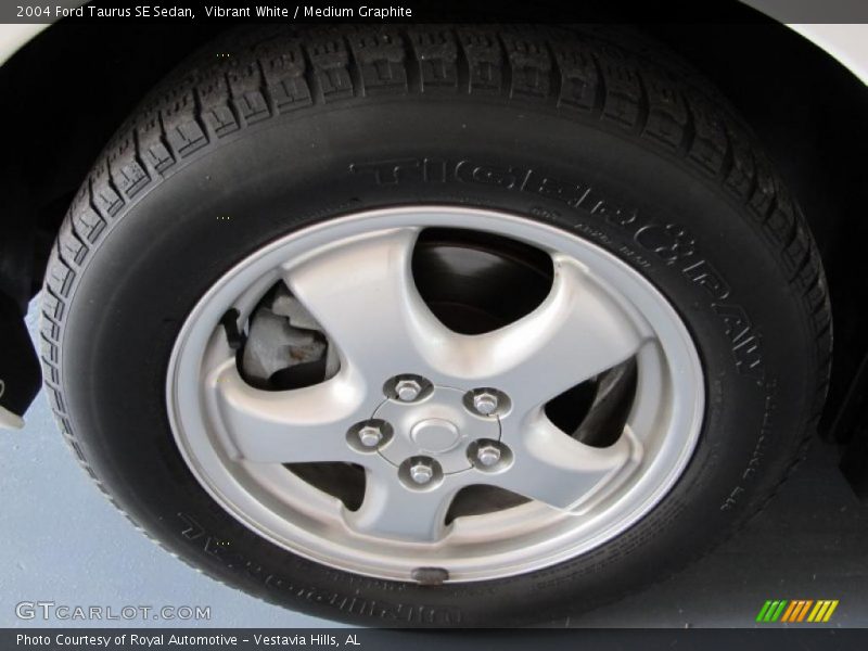 Vibrant White / Medium Graphite 2004 Ford Taurus SE Sedan