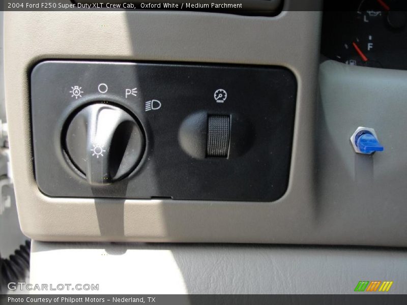 Oxford White / Medium Parchment 2004 Ford F250 Super Duty XLT Crew Cab
