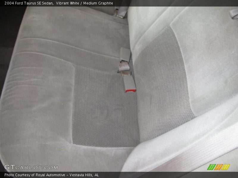 Vibrant White / Medium Graphite 2004 Ford Taurus SE Sedan