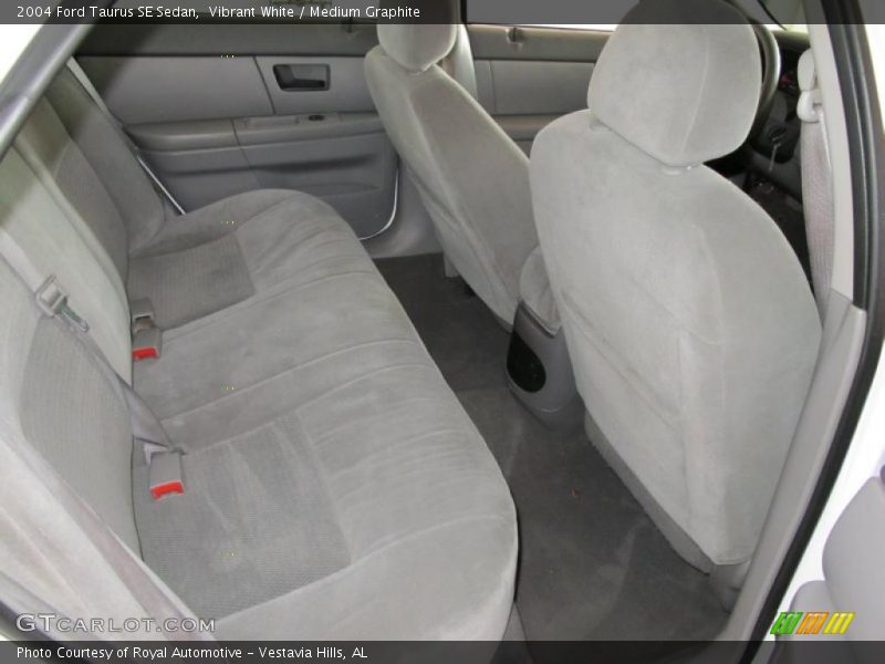 Vibrant White / Medium Graphite 2004 Ford Taurus SE Sedan