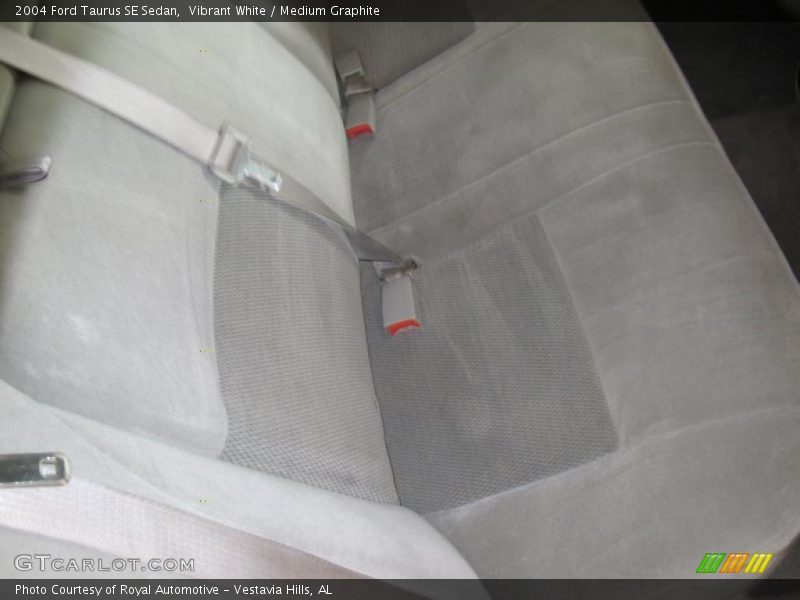 Vibrant White / Medium Graphite 2004 Ford Taurus SE Sedan