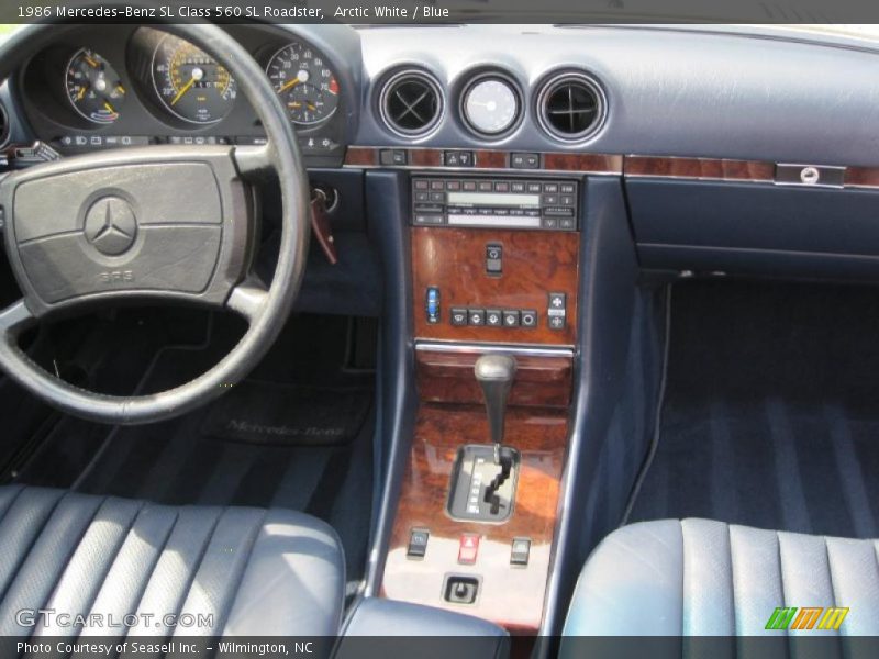 Controls of 1986 SL Class 560 SL Roadster