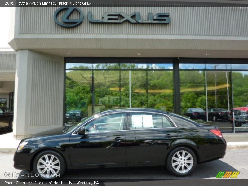 Black / Light Gray 2005 Toyota Avalon Limited