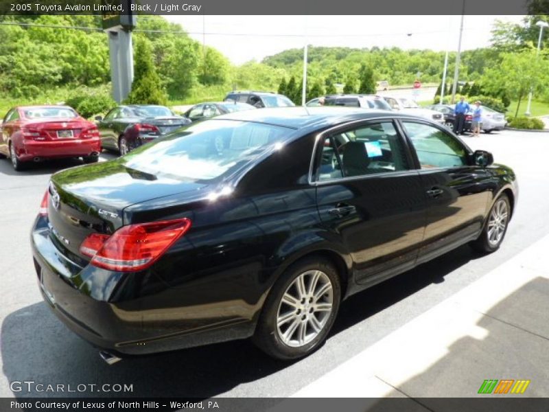 Black / Light Gray 2005 Toyota Avalon Limited