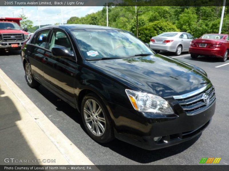 Black / Light Gray 2005 Toyota Avalon Limited