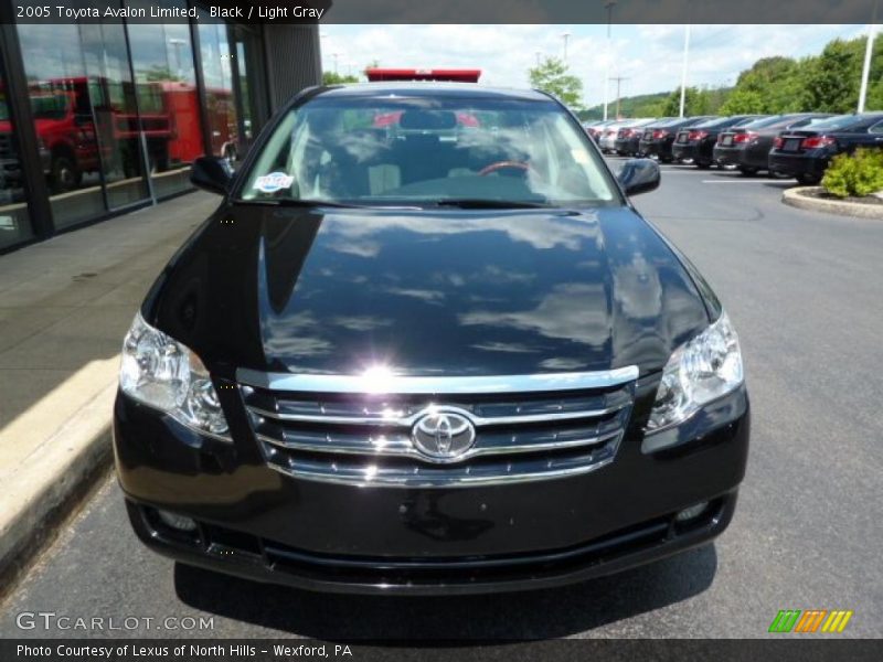 Black / Light Gray 2005 Toyota Avalon Limited