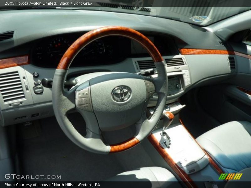 Black / Light Gray 2005 Toyota Avalon Limited