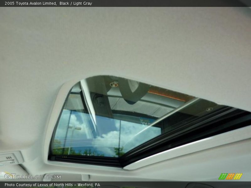 Black / Light Gray 2005 Toyota Avalon Limited