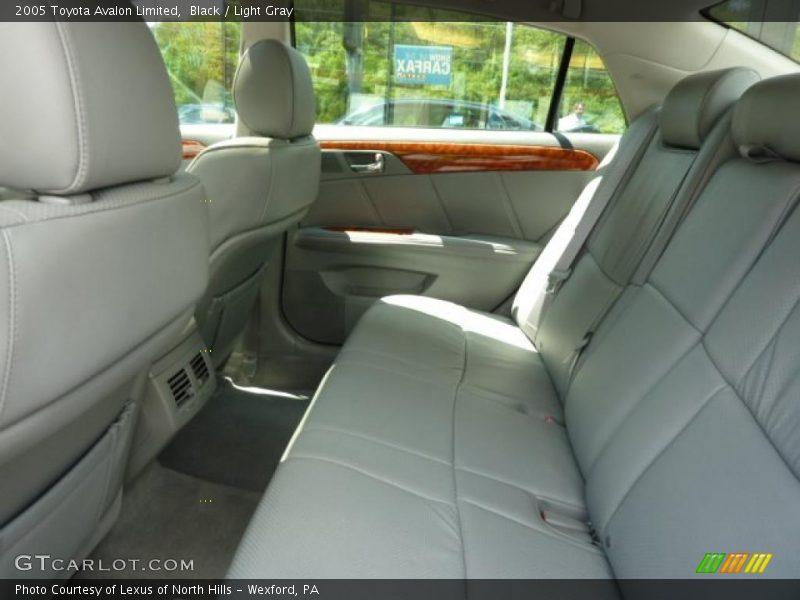 Black / Light Gray 2005 Toyota Avalon Limited