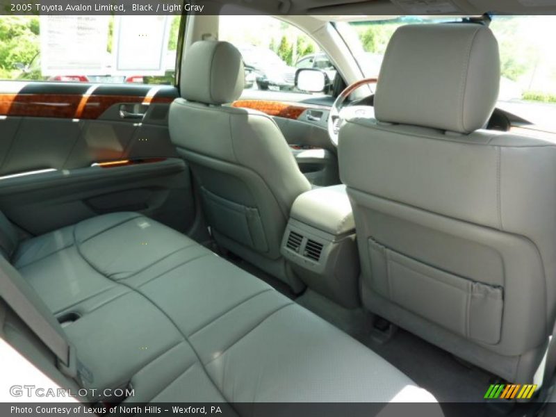 Black / Light Gray 2005 Toyota Avalon Limited