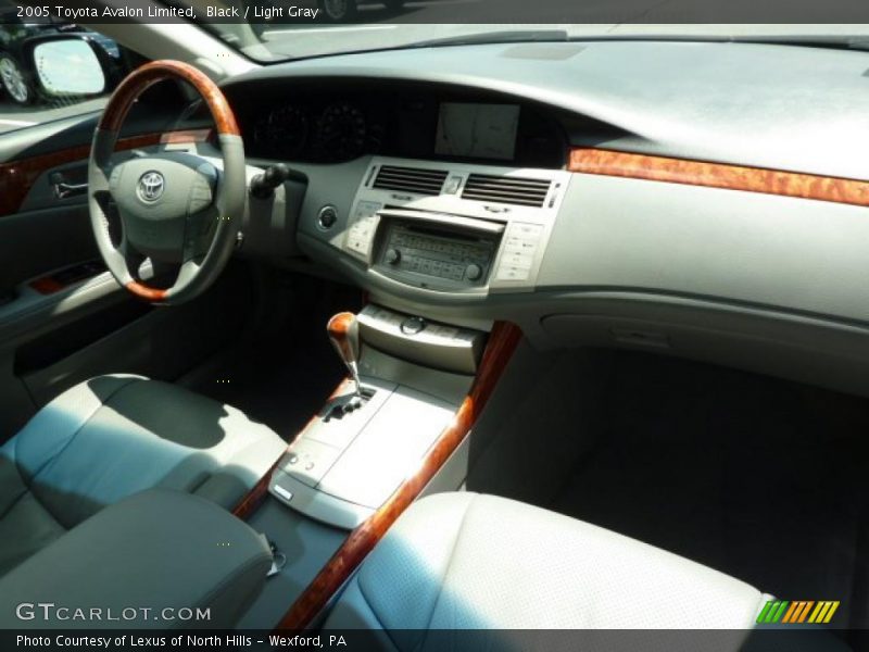 Black / Light Gray 2005 Toyota Avalon Limited