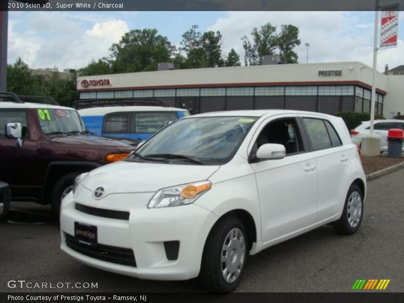 Super White / Charcoal 2010 Scion xD