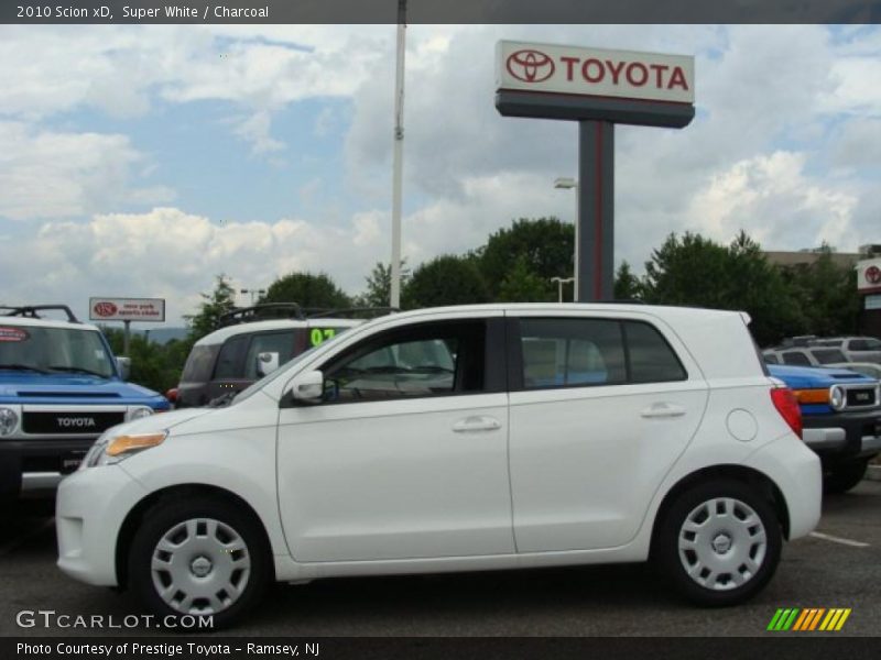 Super White / Charcoal 2010 Scion xD