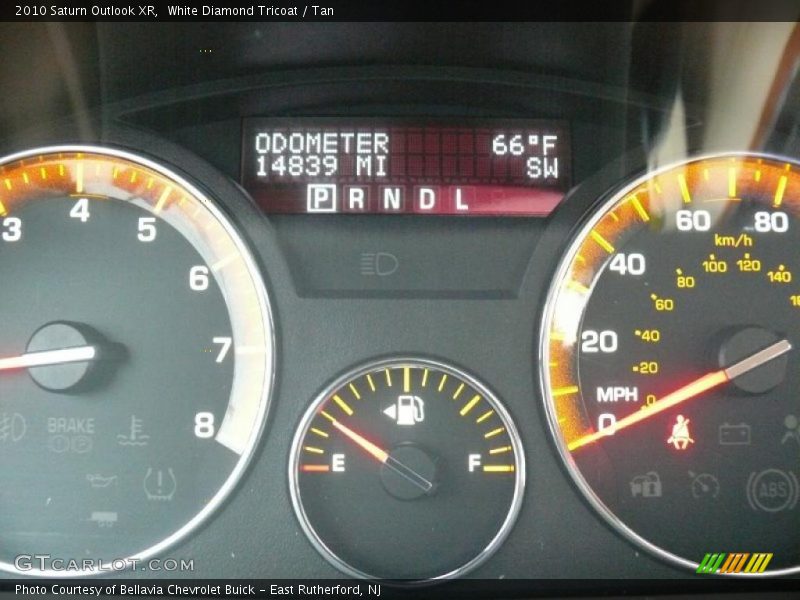 White Diamond Tricoat / Tan 2010 Saturn Outlook XR
