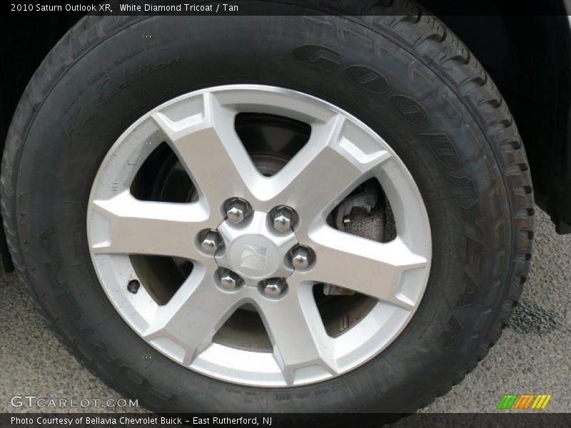 White Diamond Tricoat / Tan 2010 Saturn Outlook XR