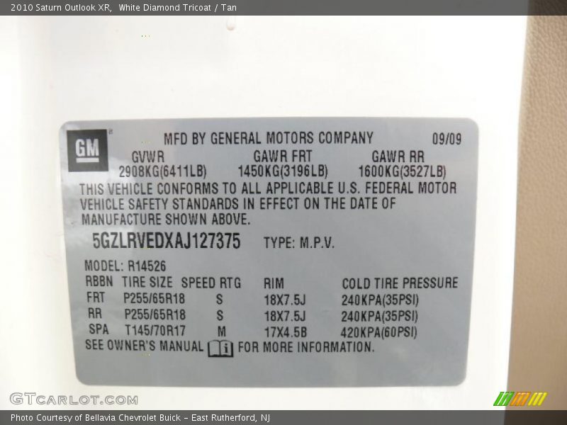 White Diamond Tricoat / Tan 2010 Saturn Outlook XR