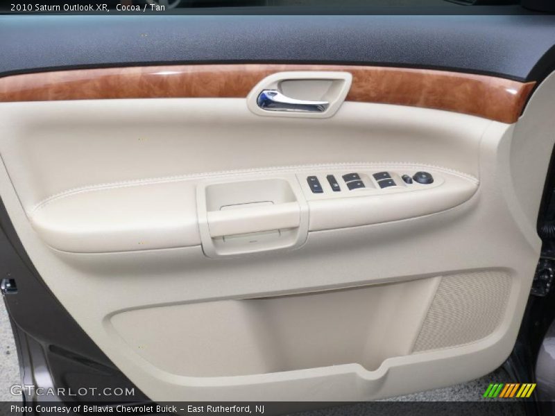 Cocoa / Tan 2010 Saturn Outlook XR