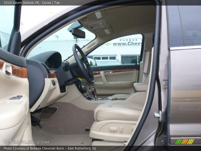 Cocoa / Tan 2010 Saturn Outlook XR