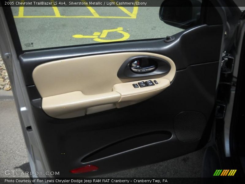 Silverstone Metallic / Light Cashmere/Ebony 2005 Chevrolet TrailBlazer LS 4x4