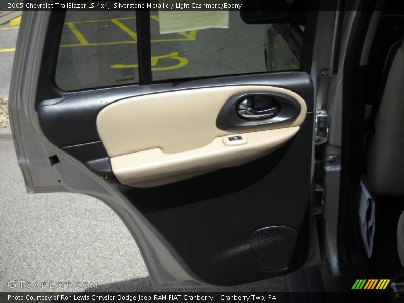 Silverstone Metallic / Light Cashmere/Ebony 2005 Chevrolet TrailBlazer LS 4x4