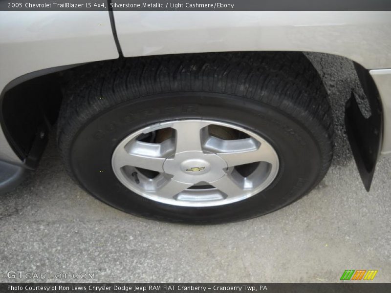 Silverstone Metallic / Light Cashmere/Ebony 2005 Chevrolet TrailBlazer LS 4x4