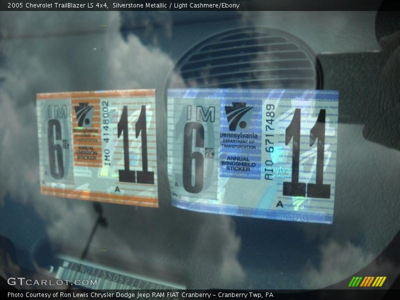 Silverstone Metallic / Light Cashmere/Ebony 2005 Chevrolet TrailBlazer LS 4x4