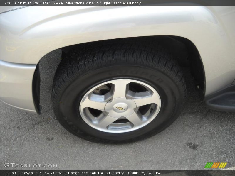 Silverstone Metallic / Light Cashmere/Ebony 2005 Chevrolet TrailBlazer LS 4x4