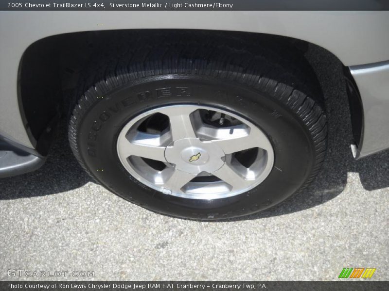 Silverstone Metallic / Light Cashmere/Ebony 2005 Chevrolet TrailBlazer LS 4x4