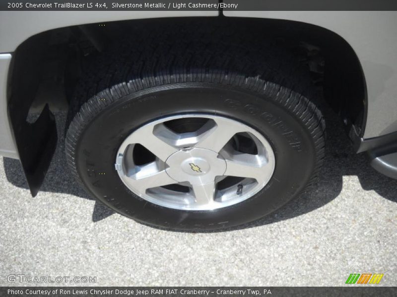 Silverstone Metallic / Light Cashmere/Ebony 2005 Chevrolet TrailBlazer LS 4x4