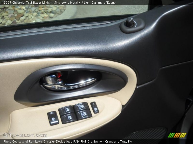 Silverstone Metallic / Light Cashmere/Ebony 2005 Chevrolet TrailBlazer LS 4x4