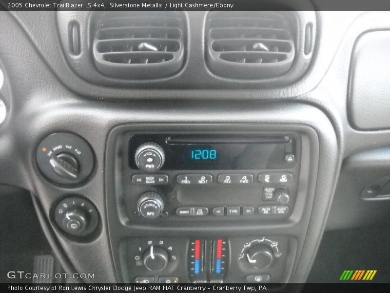 Silverstone Metallic / Light Cashmere/Ebony 2005 Chevrolet TrailBlazer LS 4x4