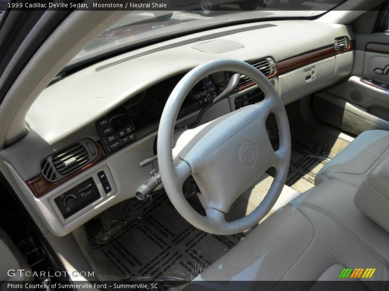 Moonstone / Neutral Shale 1999 Cadillac DeVille Sedan